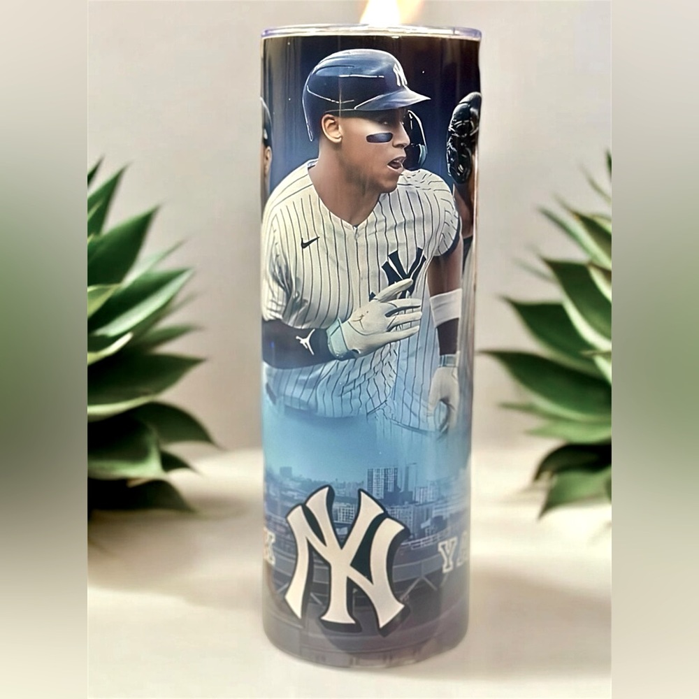 *NEW* NY Yankees‎ Custom Themed - 20 oz Stainless Steel Tumbler.